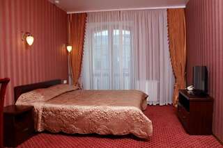 Отель Отель Аристократ Полтава Стандартный двухместный номер с 1 кроватью-5